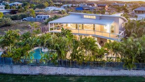 المنشأة من الخارج