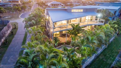 Beach Vista Agnes Water - luxurious beachfront with pool. pet friendly, air con & huge entertaining