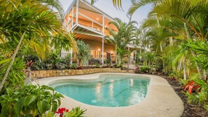 Pool - Beach Vista Agnes Water - luxurious beachfront with pool. pet friendly, air con & huge entertaining (Agnes Water)