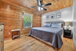 3 bedrooms, iron/ironing board, travel cot, free WiFi