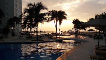 Outdoor pool, a heated pool