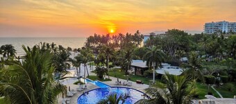 Newly Remodel 5 Star Luxury Beachfront Condo