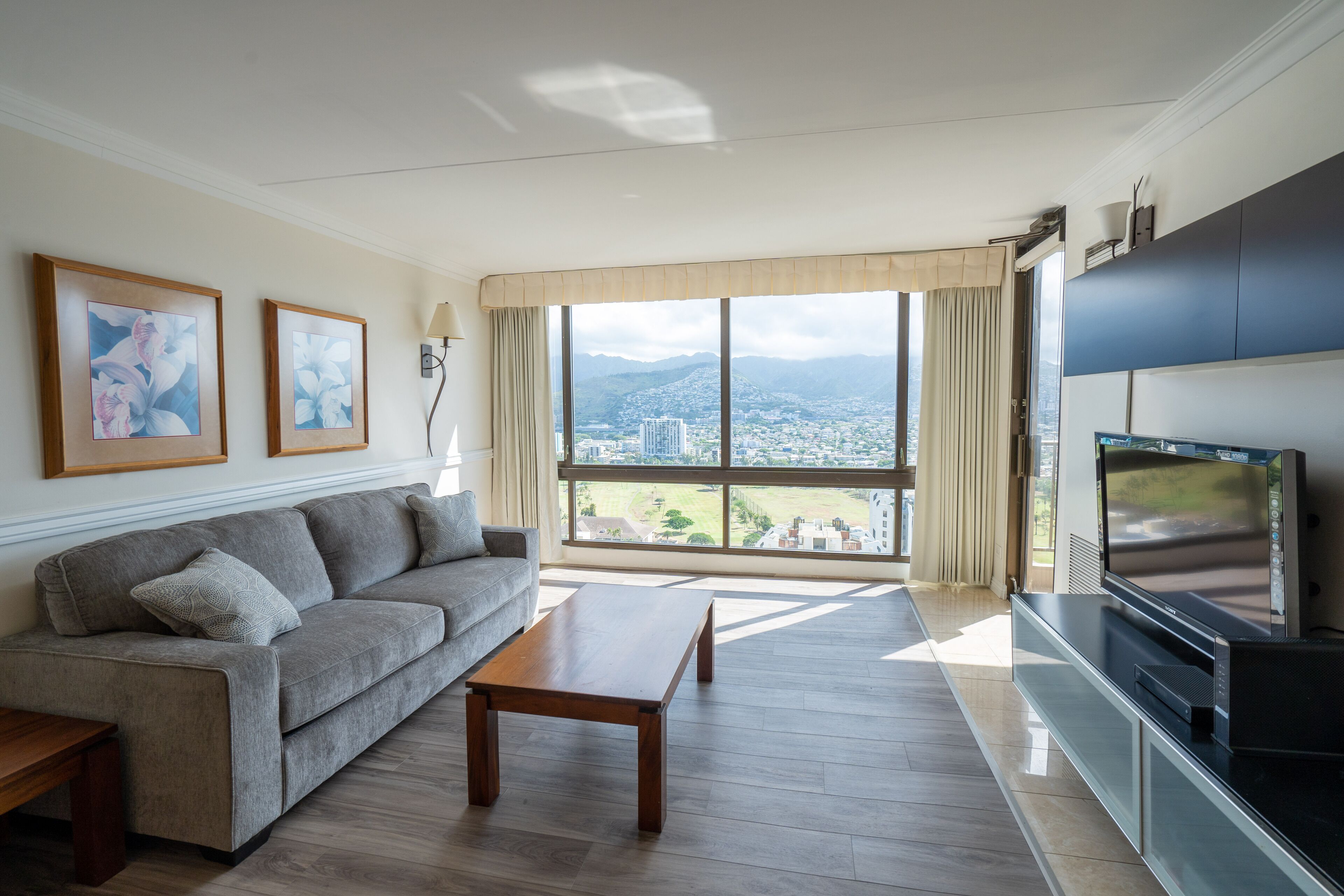Special Rate.Charming 1BD With Ko'olau Mountain Range View with Free Parking!