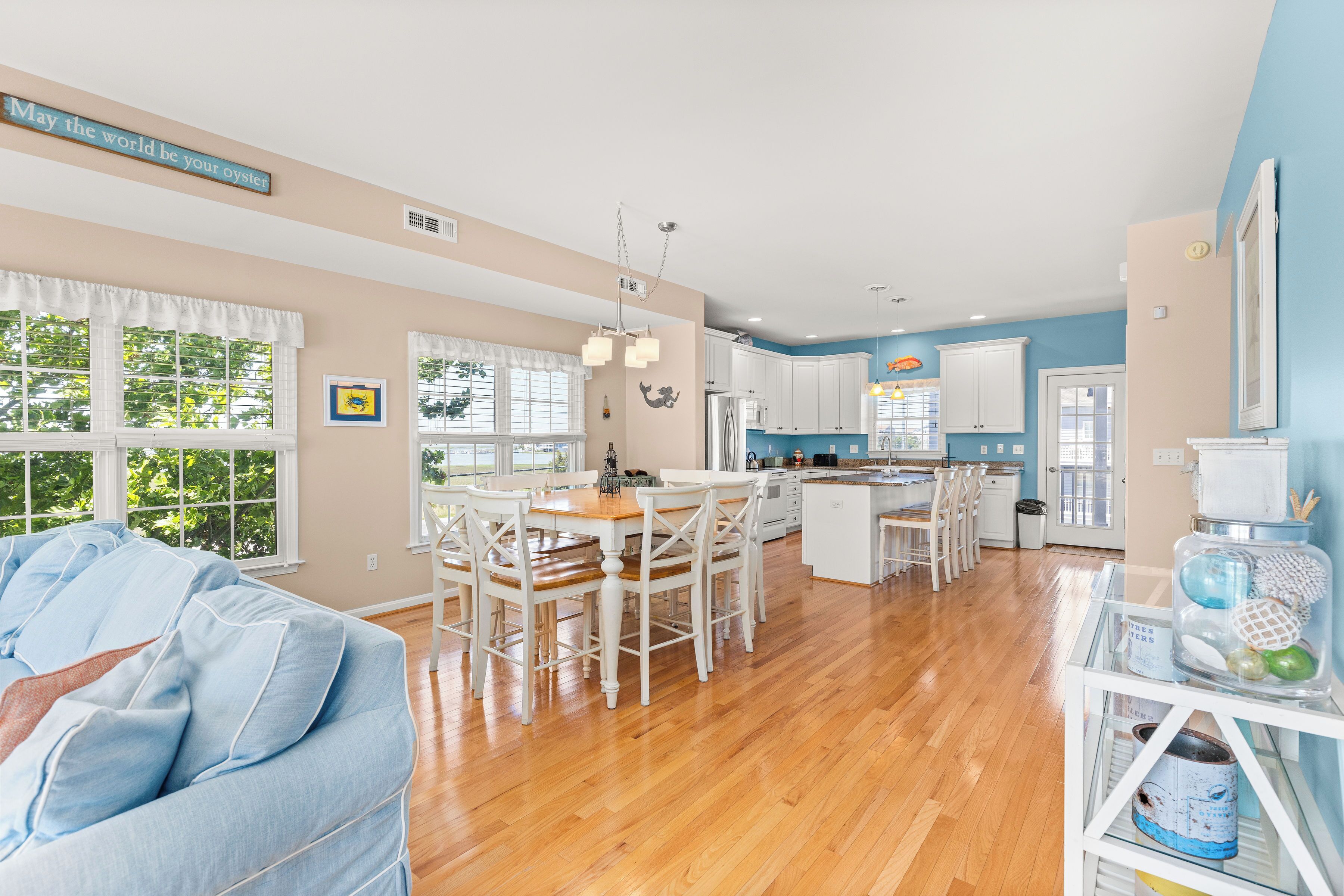 Private beach with Beautiful Sunsets-Kids Bedroom & Entertainment room