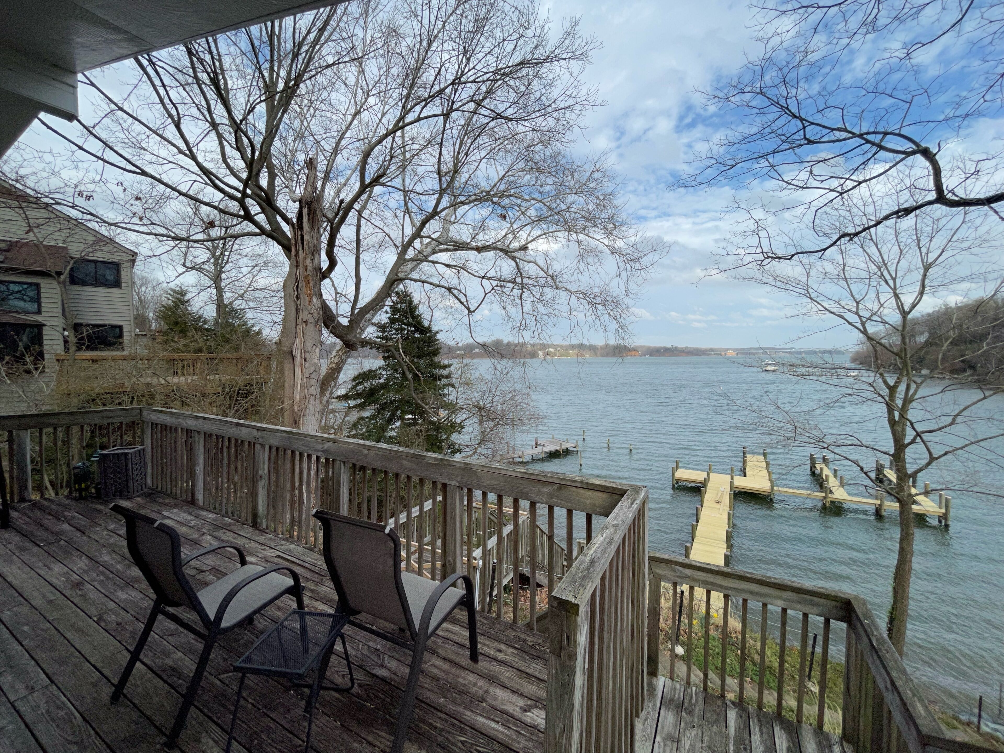 WATERFRONT COTTAGE ON SEVERN - STUNNING VIEWS - MINUTES FROM DOWNTOWN ANNAPOLIS