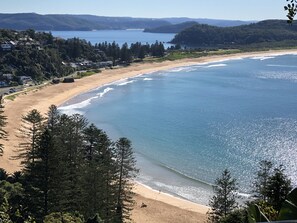 Beach nearby, sun loungers, beach towels - Rimrock Retreat - a place to relax (Palm Beach)