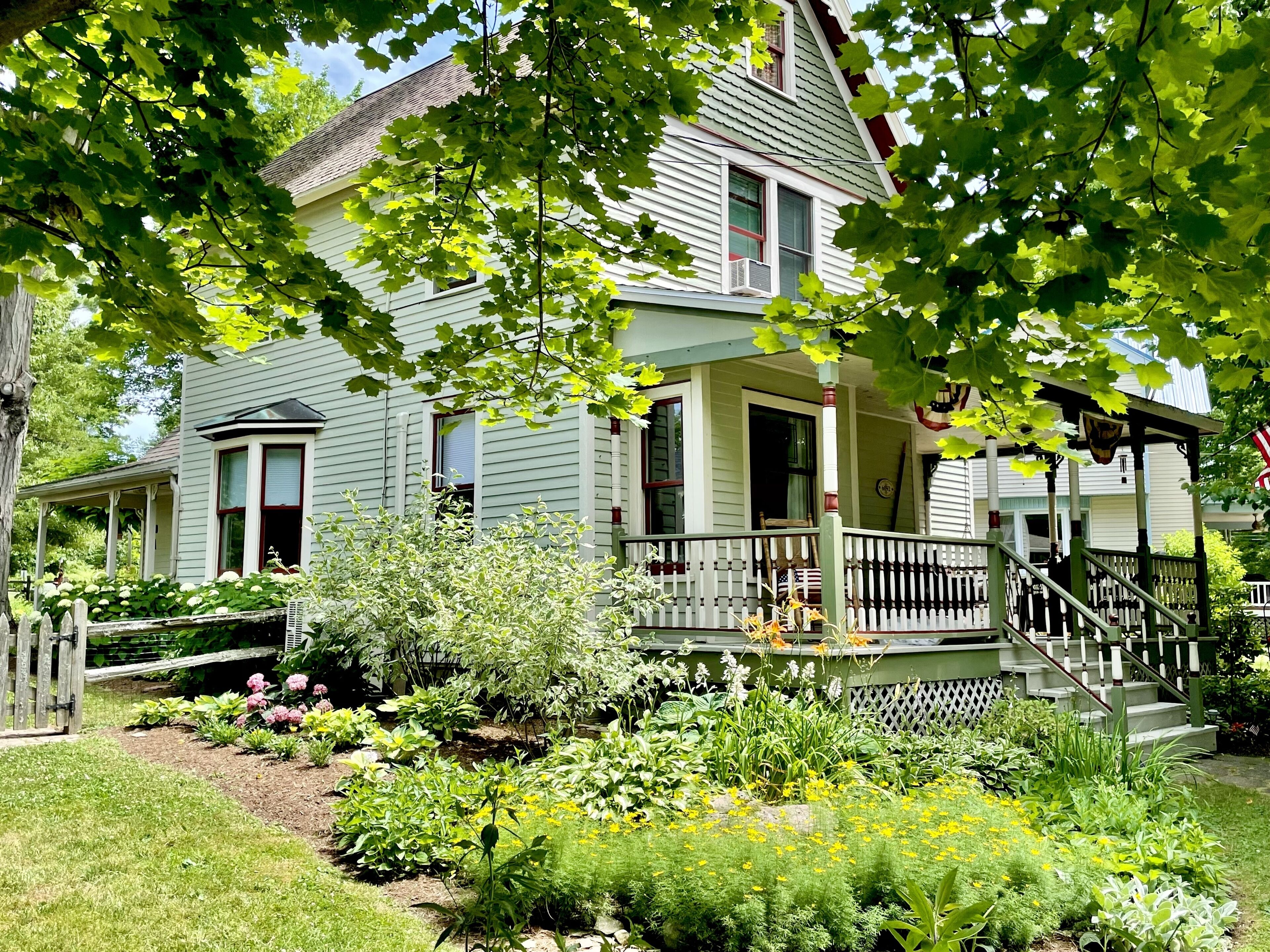 4Bdrm/2Bath Point Chautauqua Lake House w/dbl lot