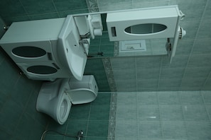 Towels - Economy Twin Room in Ciao Baku H&H (Sabayil)