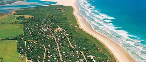 Una spiaggia nelle vicinanze