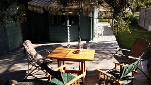 Outdoor dining - Ntaletiani Beach House (Sandy Point)