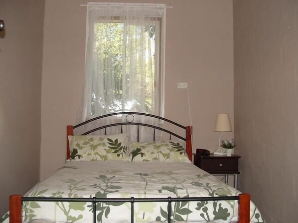 3 makuuhuonetta, silitysrauta/-lauta, ilmainen Wi-Fi, vuodevaatteet