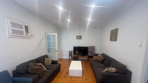 Smart TV, fireplace, DVD player, streaming services - The Grove Gunbower.. (Gunbower)