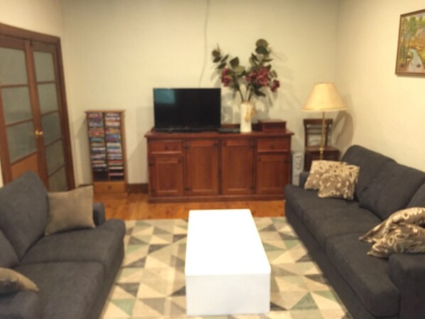 تلفزيون ذكي، مدفأة، مشغل دي في دي، خدمات بث