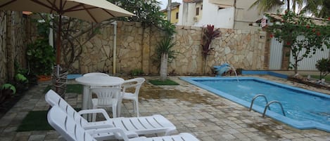 حمّام سباحة خارجي