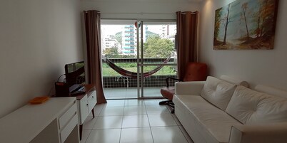 90 m2 apartment - Wifi, air conditioning, screened windows - close to everything between Asturias and Tombo