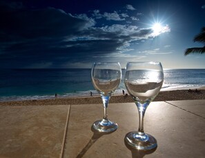 Plage, chaises longues, serviettes de plage