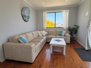 Flat-screen TV, DVD player, books, video library - Pet-Friendly | 200m to Beach | Sleeps Large Groups | Beach Views | Air Con (Callala Beach)