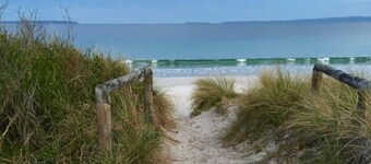 Pet-Friendly | 200m to Beach | Sleeps Large Groups | Beach Views | Air Con