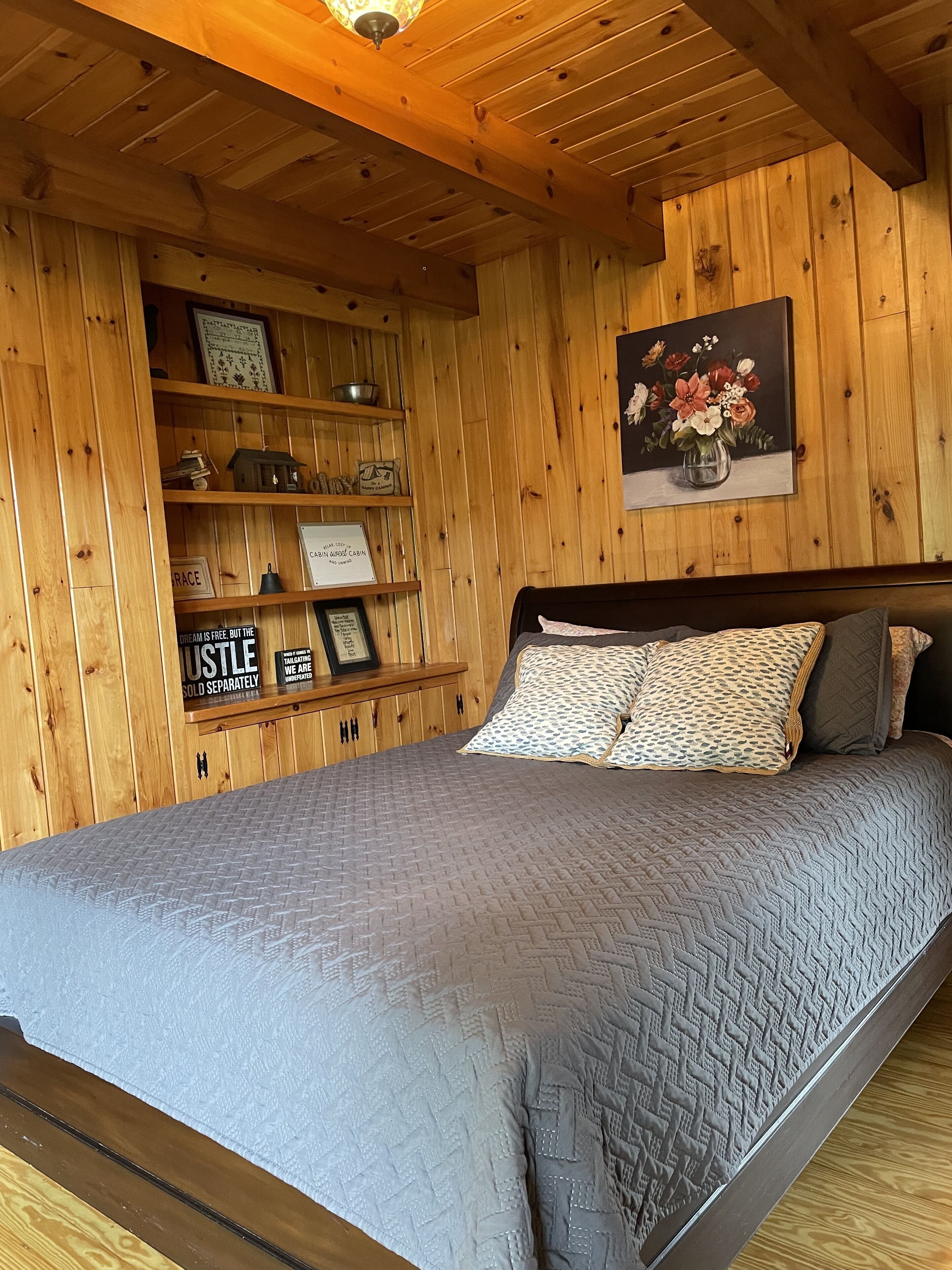 Bedroom #2 - Queen Bed 