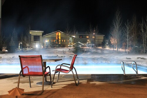 Granby Ranch Getaway sleeps 5!2b,2b, access to heated pool/hot tub/workout room!