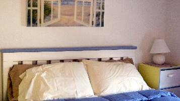 2 makuuhuonetta, silitysrauta/-lauta, ilmainen Wi-Fi, vuodevaatteet