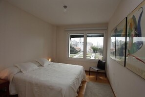 2 chambres, fer et planche à repasser, Wi-Fi, draps fournis