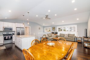 Interior - ❖ Lakefront Getaway | Close to DC | Near Winery ❖ (Locust Grove)