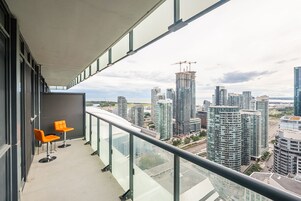 Luxe appartement, 1 slaapkamer, keuken, uitzicht op meer | Balkon