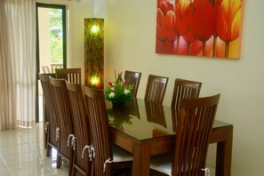 Dining - Matahere's Downstairs Muri (Muri Beach)