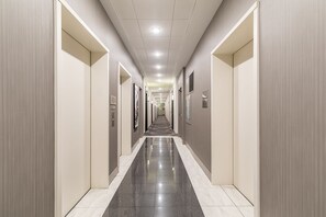 Hallway - Simply Comfort, Stylish Downtown Apartment (Toronto)