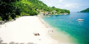 On the beach - PORTO REAL APARTMENT WITH SPECTACULAR VIEWS (Rio de Janeiro)