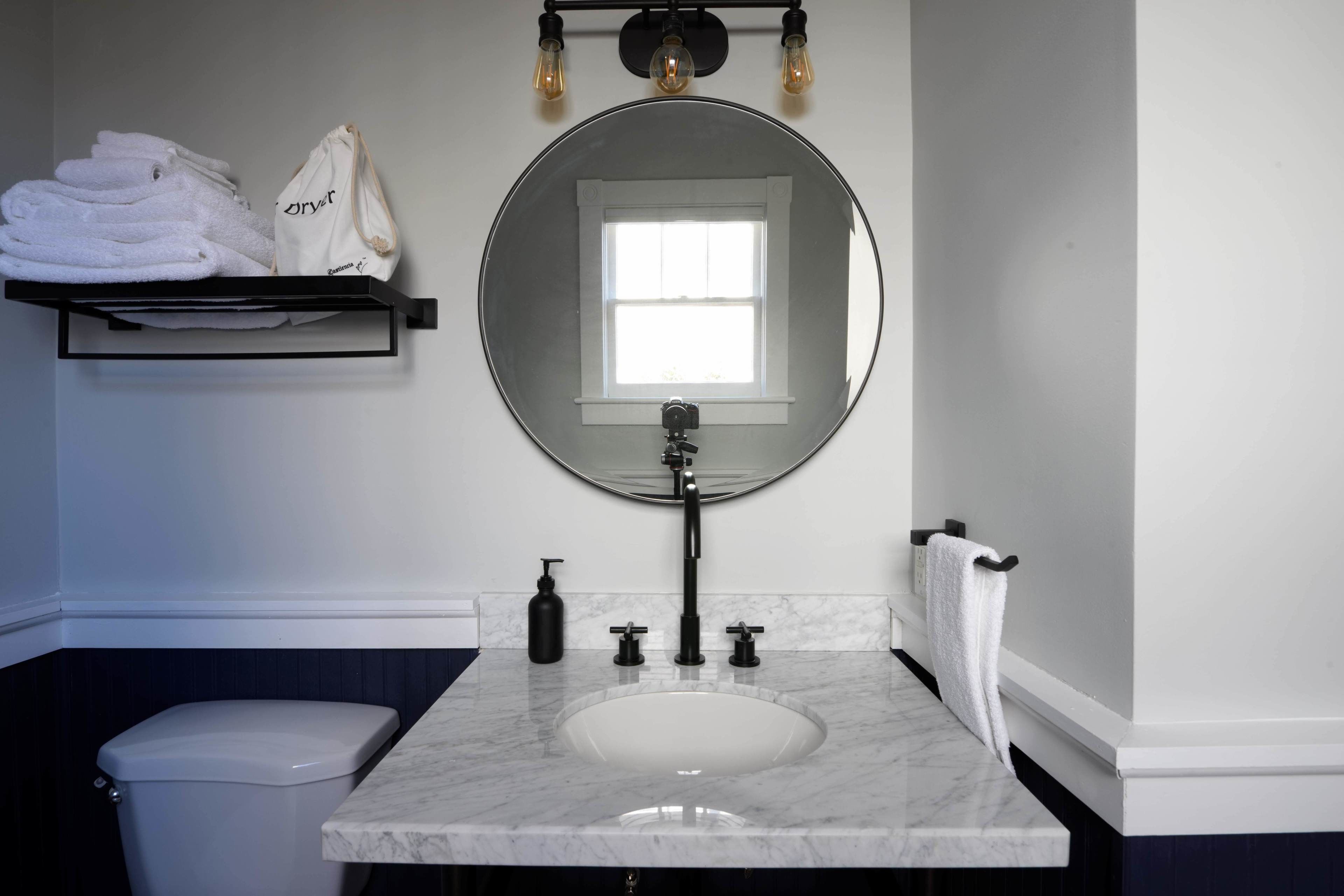 shower, hydromassage showerhead, free toiletries, hair dryer