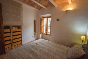 2 Schlafzimmer, Reisekinderbett, kostenloses WLAN, Bettwäsche