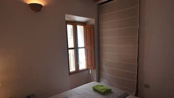 2 bedrooms, travel crib, free WiFi, bed sheets