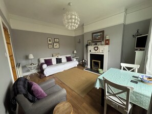 TV, fireplace, DVD player, books
