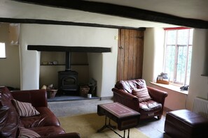 Interior - Cosy C17th pet-friendly Cottage: WIFI, Woodburner, Enclosed Garden & Parking (Williton)