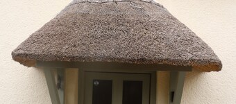 Cosy C17th pet-friendly Cottage: WIFI, Woodburner, Enclosed Garden & Parking