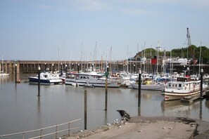 Marina - Cosy C17th pet-friendly Cottage: WIFI, Woodburner, Enclosed Garden & Parking (Williton)