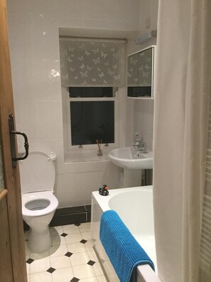 Combinazione doccia/vasca, asciugacapelli, sapone