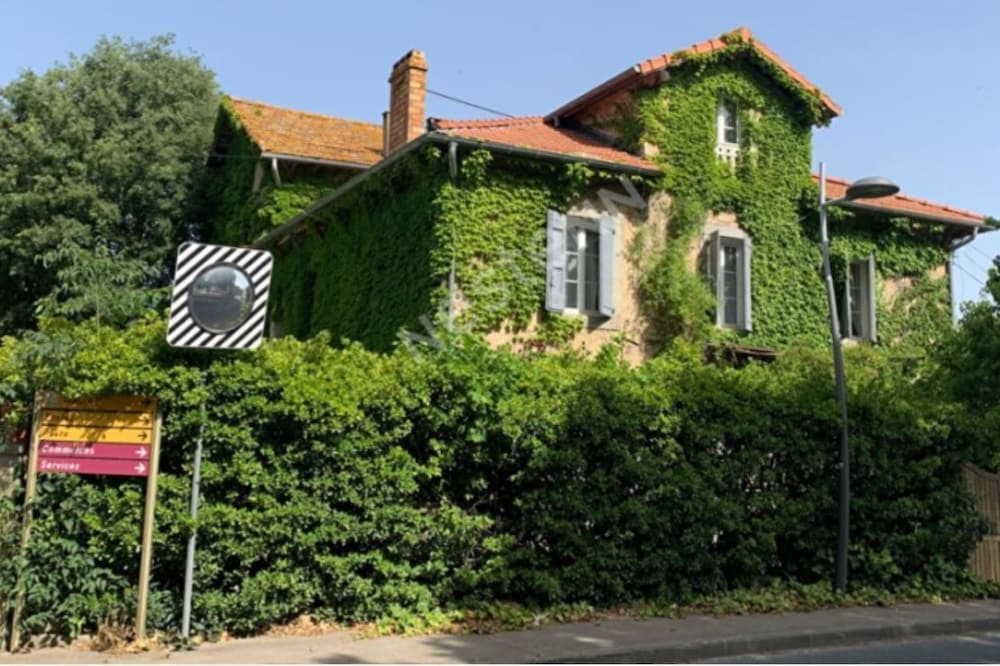 MANSION seventeenth NEAR CARCASSONNE
