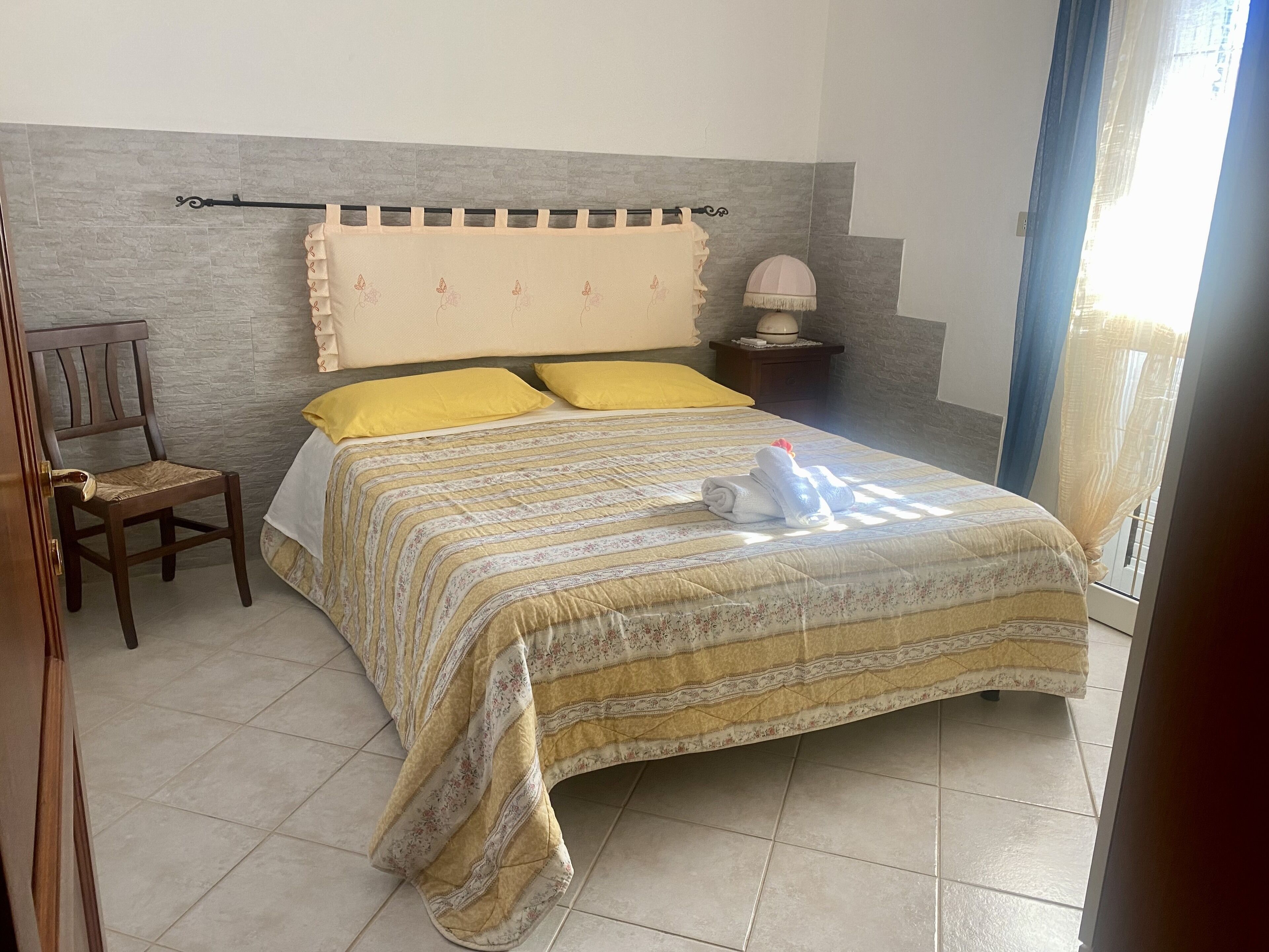 LARGE APARTMENT IN VILLA WITH SEA VIEW (12/13 BEDS) 