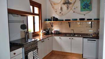 Frigorifero, microonde, forno, lavastoviglie