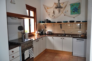 Refrigerador, microondas, horno, lavavajillas
