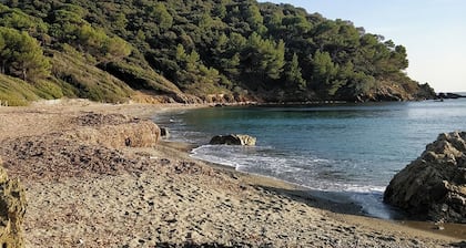 Große schöne Villa mit Blick auf das Meer, St. Tropez Halbinsel. 10 Personen