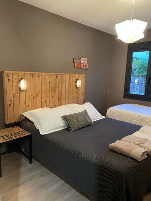 2 bedrooms, iron/ironing board, travel cot, free WiFi