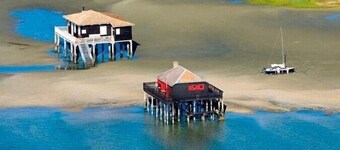 At the heart of the Bassin d'Arcachon at LANTON near ANDERNOS