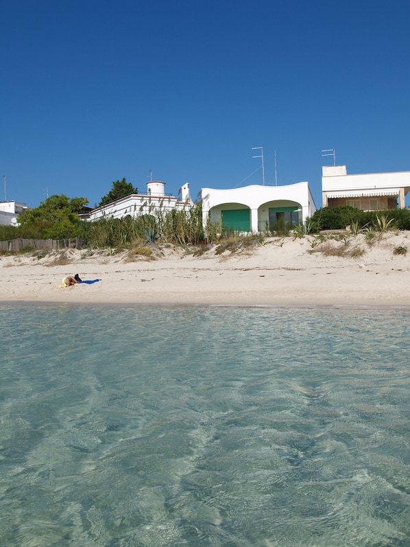 Ubicación a pie de playa y tumbonas