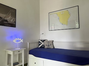 3 bedrooms, iron/ironing board, bed sheets