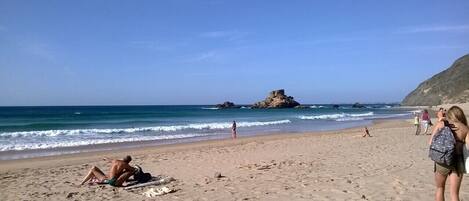 Beach nearby, sun-loungers, beach towels