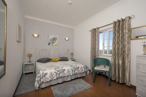 2 dormitorios, tabla de planchar con plancha, wifi y ropa de cama